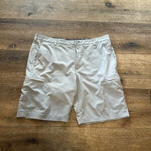 Izod golf gray shorts 38‎